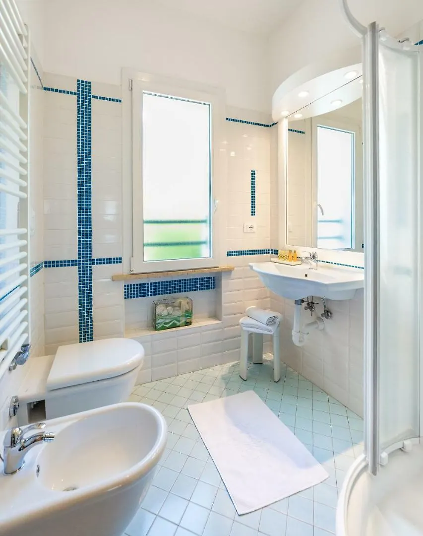 Villa Maria Apartments nel Cuore di Riccione 0*,